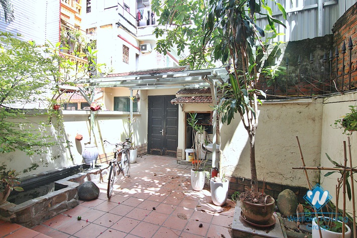 Lake view house for rent in Quang An street, Tay Ho district